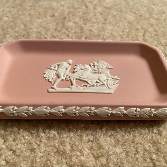 Wedgwood Jasperware - white on pink Regina Tableware - Picture 2 of 4